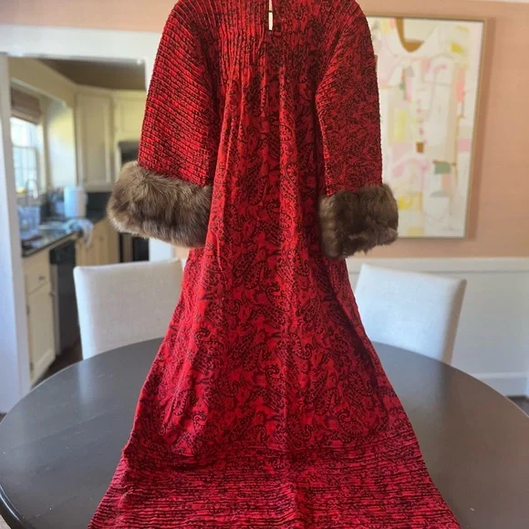 Vintage 1960’s Geoffrey Beene gown with mink cuffs - Picture 3 of 14